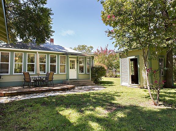 2nd image of 406 E Travis St