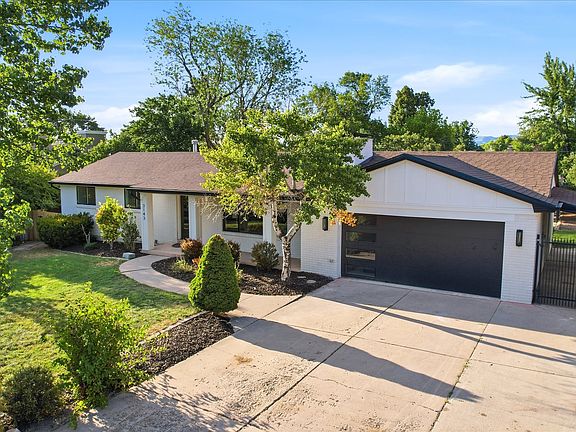 2nd image of 3143 E Del Mar Dr S
