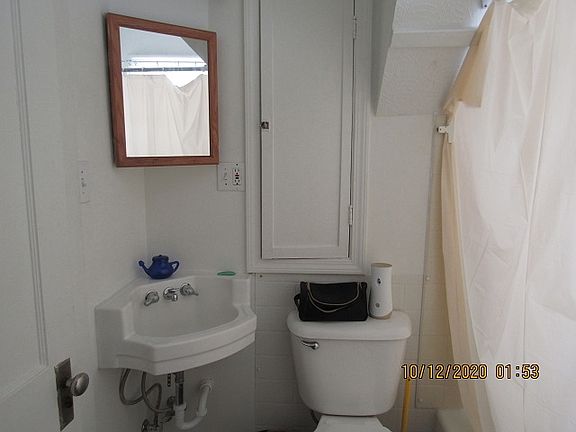 4th image of 717-719 W 8th St