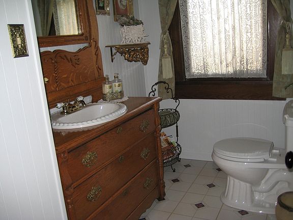 5th image of 312 W Washington St