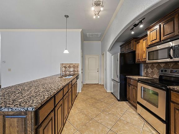 5th image of 3106 Fernwood Ave