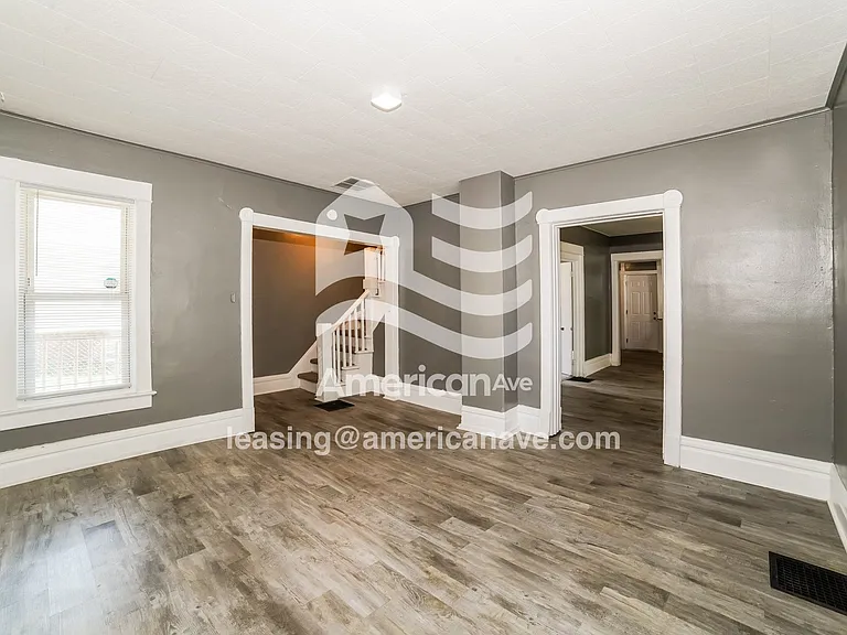 1756461_004_wm_-_living_room_12928787.jpg