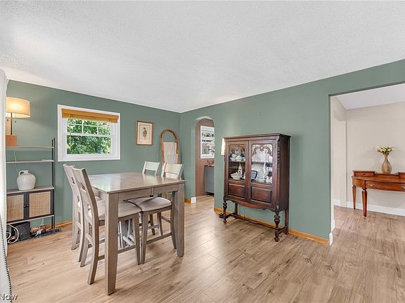 5th image of 23216 Alexander Rd