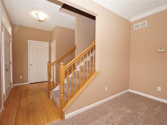 3rd image of 787 Cherry Hill Ln