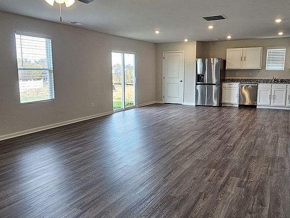 3rd image of 601 Ashwood Ave