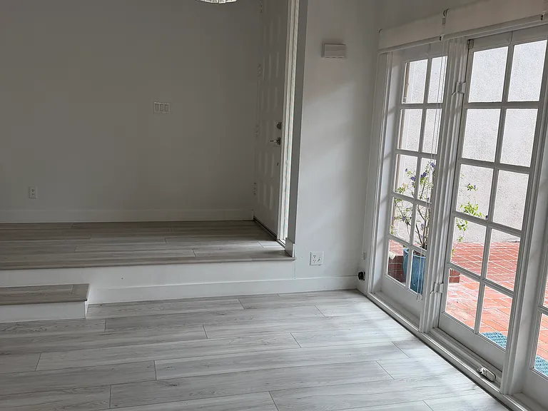 446 Vista Roma — Photo 22