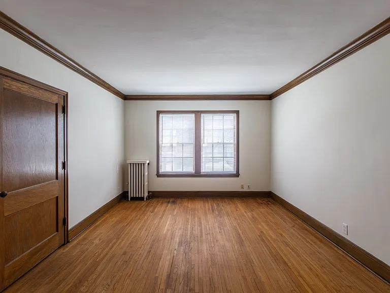 2434 Dupont Ave S — Photo 18