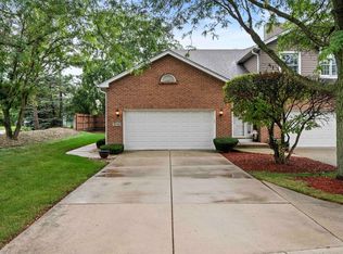 14642 Club Circle Dr, Oak Forest, IL 60452