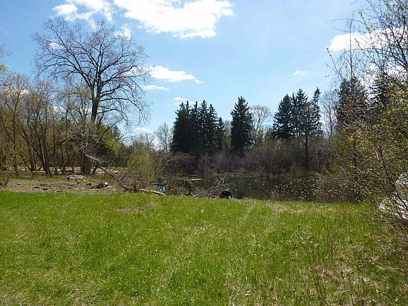 5th image of W289N4763 Wild Rose Ct
