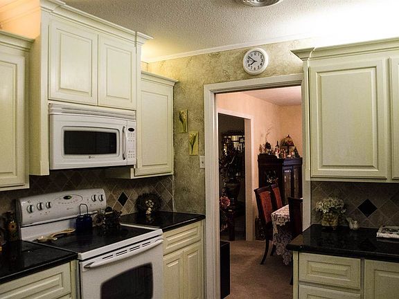 5th image of 5730 Regina Ln