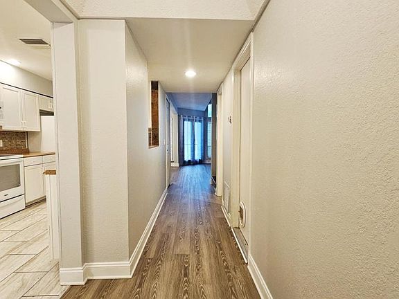 2nd image of 4402 Dunwoody Pl #2