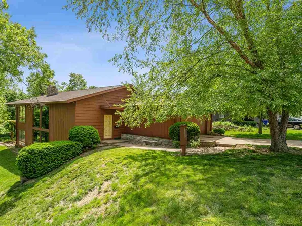 2453 Kilimanjaro Dr NE, Cedar Rapids, IA 52402