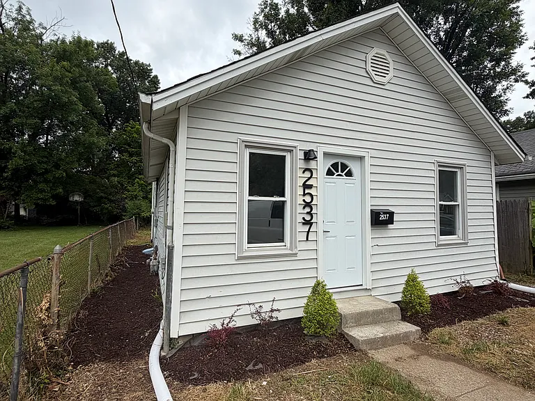 2537 Broadway St — Photo 1