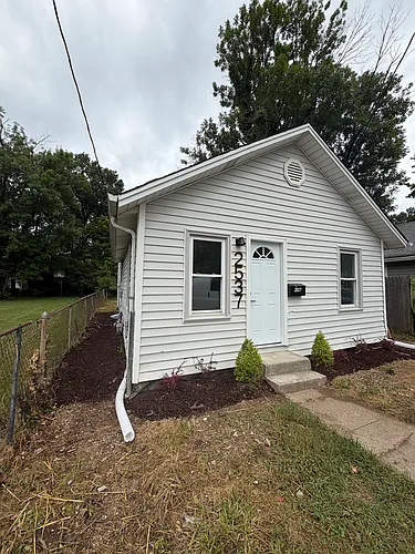 2537 Broadway St Photo 1