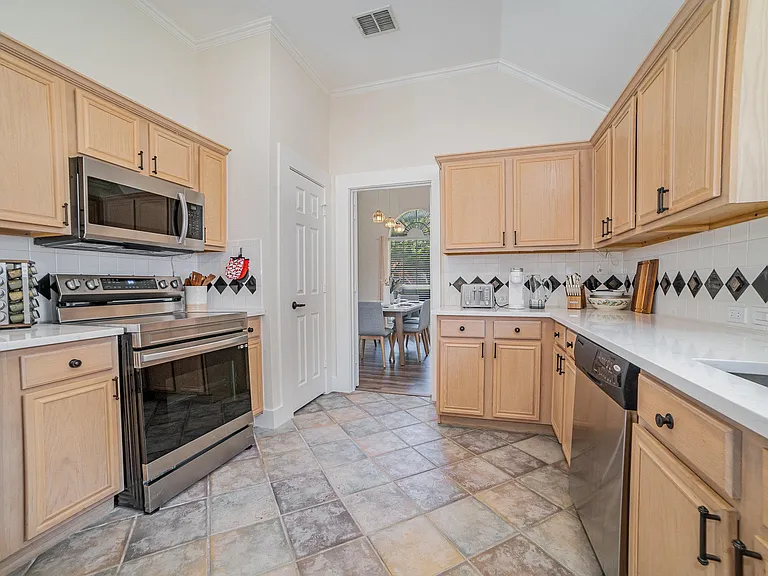 9809 Enmore Ln — Photo 10