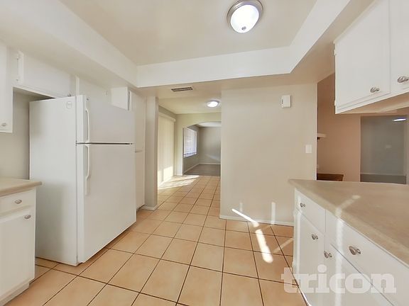 5th image of 5819 W Grovers Ave