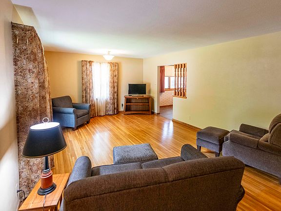 4th image of 707 Park Dr