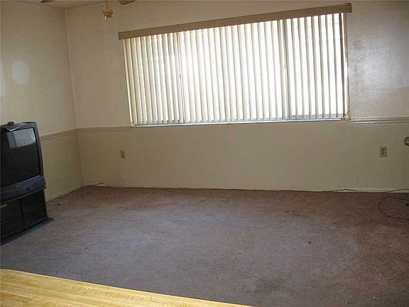 5th image of 13000 Willoughby Ln