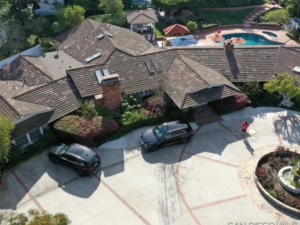 1st image of 17 Eastfield Dr
