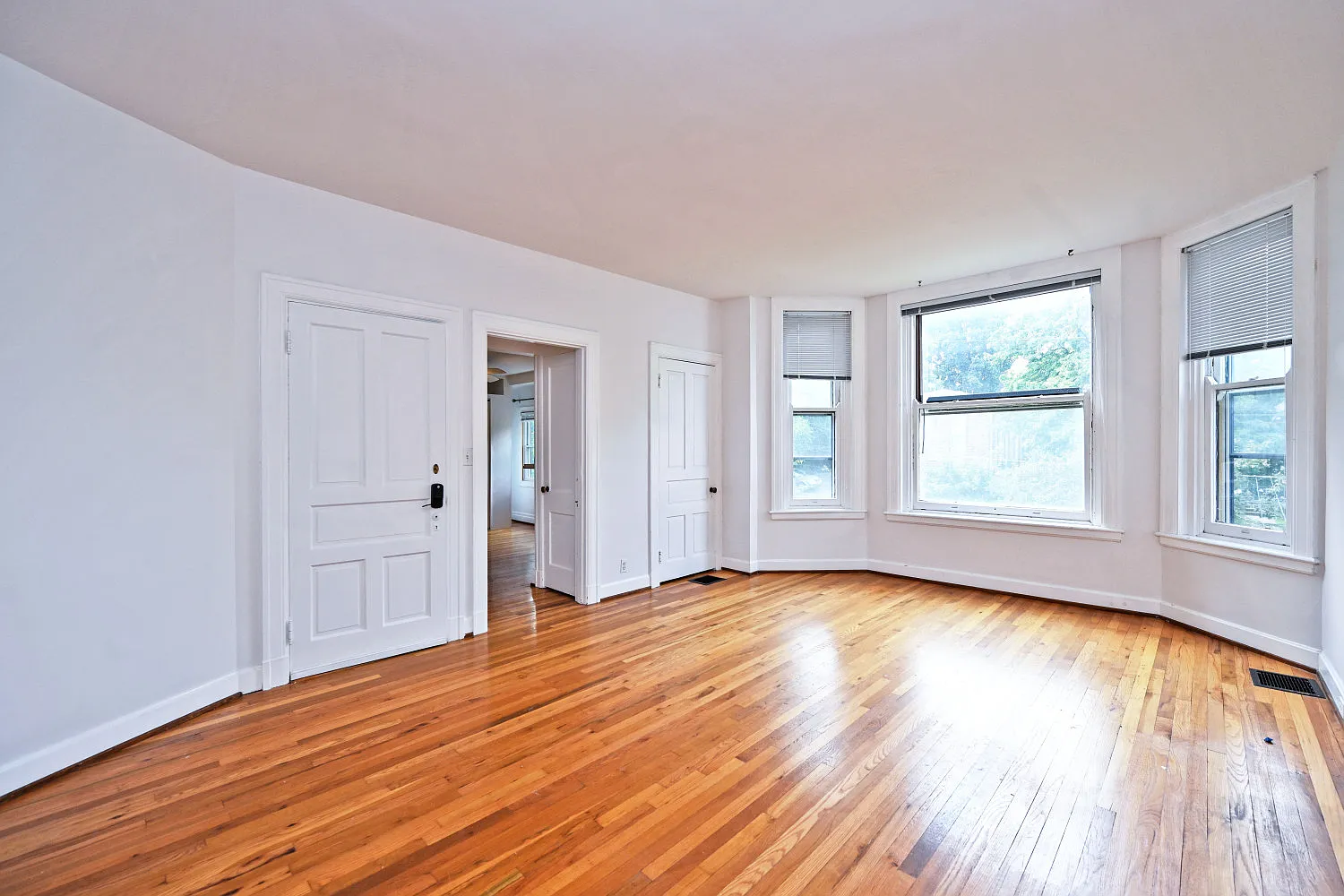 2 bed, 1105 sqft, $1,749 — Photo 2