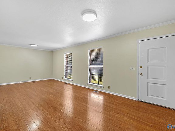 3rd image of 1909 Azalea Cir SW