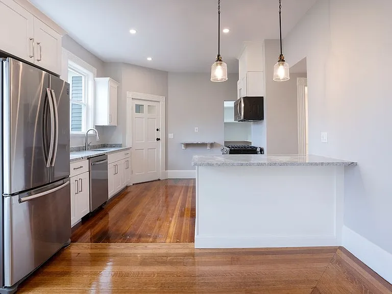 55 Lyndhurst St #1 — Photo 9