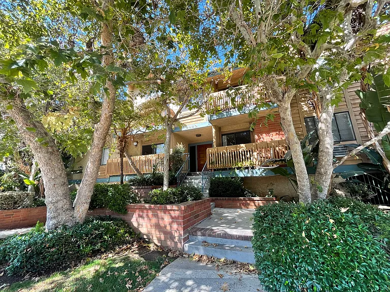 3620 Jasmine Ave — Photo 2