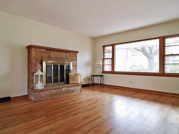 Family room Wood burning fireplace with gas starter.