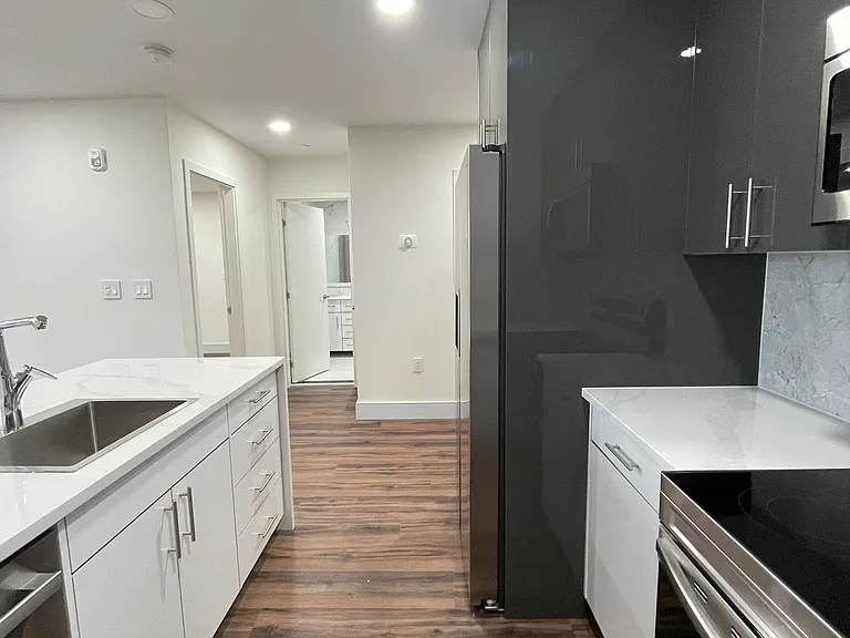4906 Spruce St #316 — Photo 3