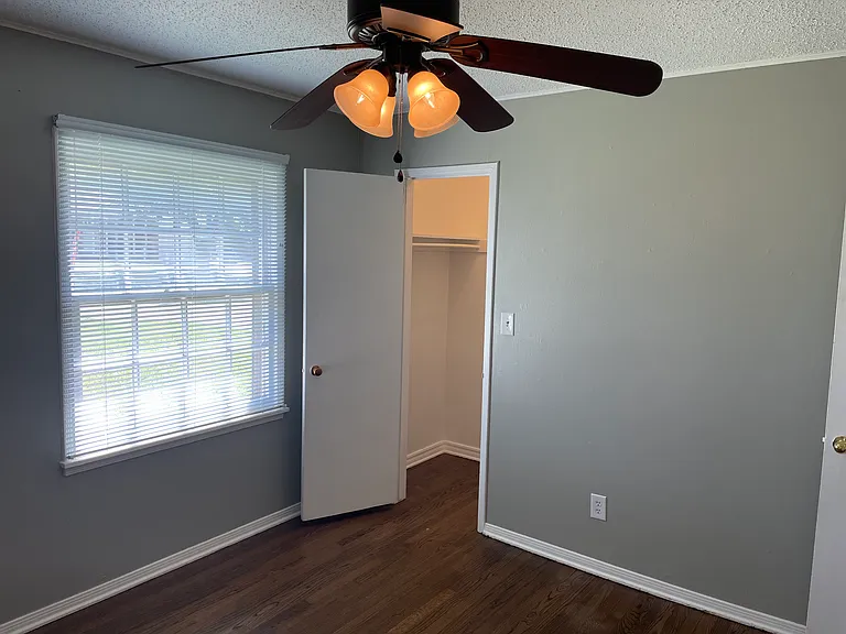 1611 Carlisle Ct — Photo 10