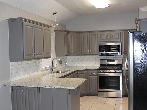 3rd image of 1412 NW 181st St