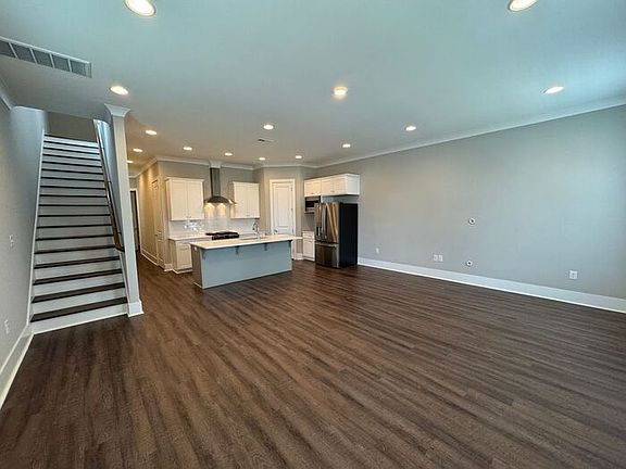 4th image of 194 Kearny St