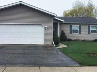 1005 E Pinecrest Ln, Elkhorn, WI 53121