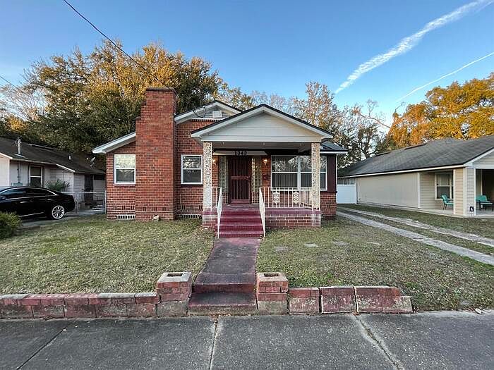 1st image of 1343 W 11th St
