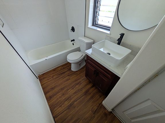 2nd image of 327 N Market St #6