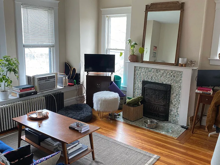 717 W Huron St #3 — Photo 2