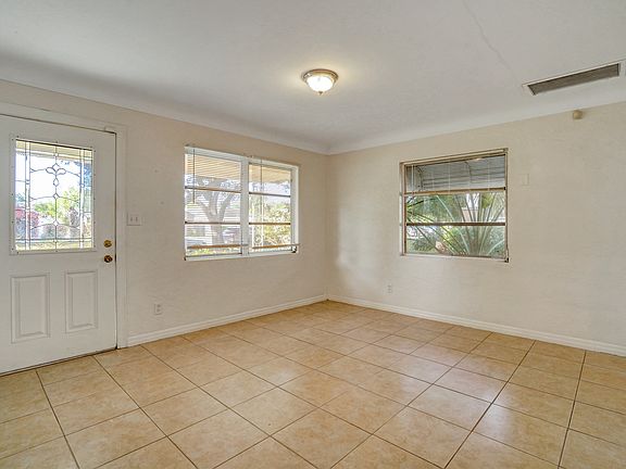 4th image of 1113 55th Ave N