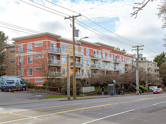 2nd image of 1371 Hillside Ave #Penthouse 10