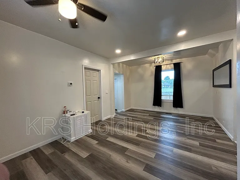 1112 Hoover Ave — Photo 3