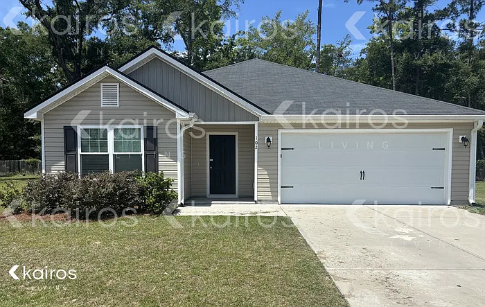 102 Bluff Rd — Photo 1