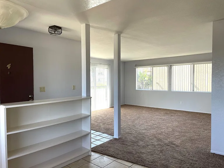 1042 W 9th St — Photo 24
