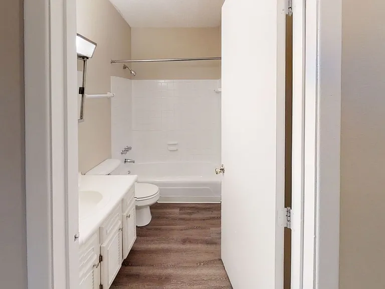 Eagle Creek by Spark Living — Photo 17