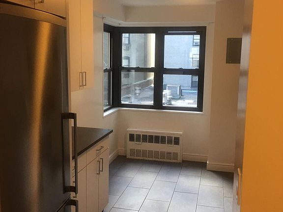 3rd image of 401 E 89th St APT 3P