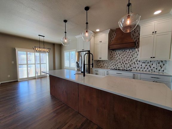 Kitchen/ dining area