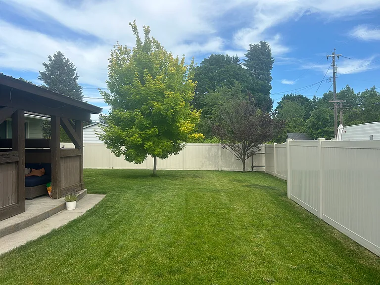 426 E Ichabod Ln — Photo 21