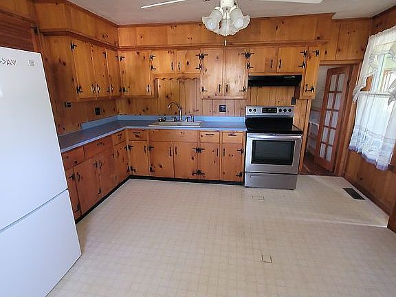 3rd image of 15388 Bayside Dr