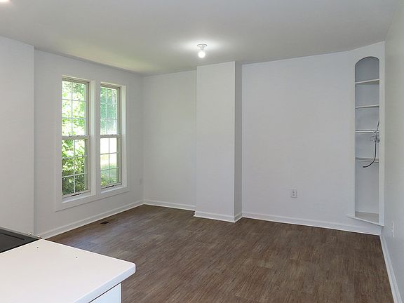 3rd image of 124 Brownville St