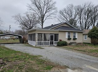 615 Mitchell St, Benton, IL 62812
