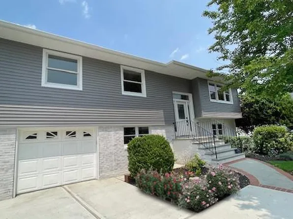 4023 Fulton Court, Seaford, NY 11783