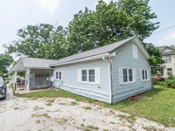 210 S 15th St, Fredonia, KS 66736